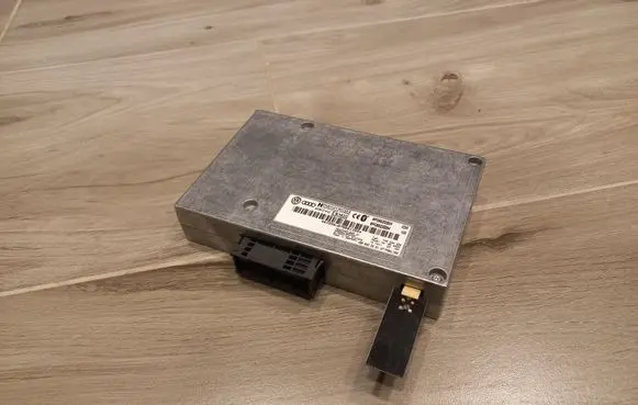 Audi A4 S4 B7 8E 8H Bluetooth control unit module 8P0862335H
