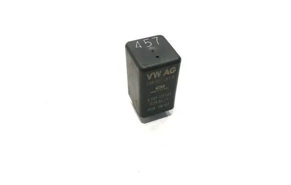 Volkswagen PASSAT B6 Glow plug pre-heat relay 038907281B 0522120503 2093629