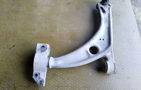 Volkswagen PASSAT B6 Front lower control arm/wishbone 3C0407153B