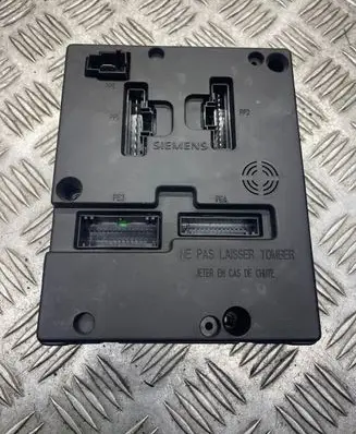 Renault Megane II Fuse module 8200029342B S108502610