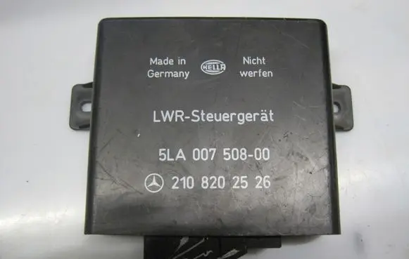 Mercedes-Benz E W210 Light module LCM 2108202526 A2108202526 5LA00750800