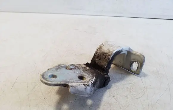Iveco Daily 6th gen Front door upper hinge 