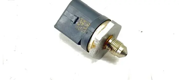 BMW 7 F01 F02 F03 F04 Fuel pressure sensor 0261545072