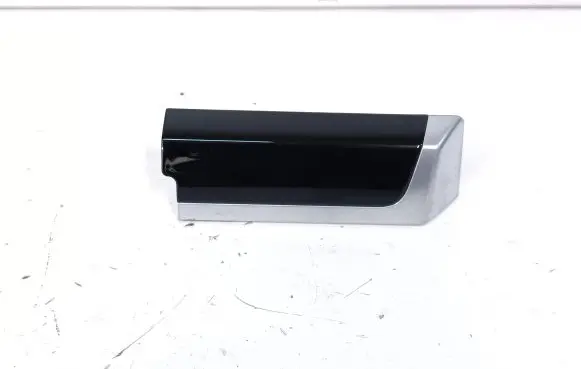 Dashboard glove box trim