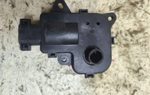 Renault Laguna II Air flap motor/actuator 52485222 0M0470575A 7701206538