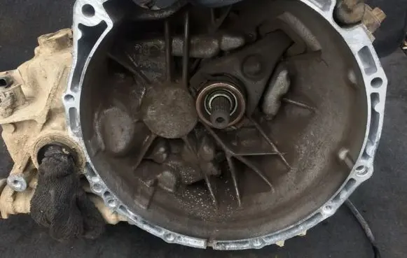Nissan Almera Manual 5 speed gearbox yd1