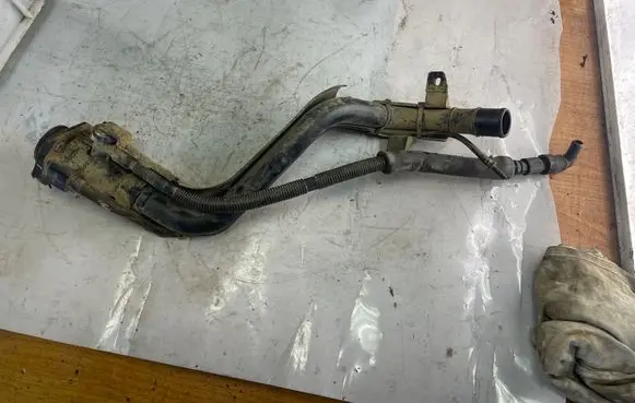 Fuel tank filler neck pipe