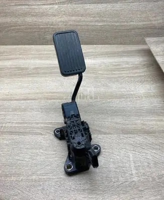 Honda CR-V Accelerator throttle pedal 2700000380