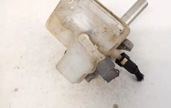 Brake fluid reservoir