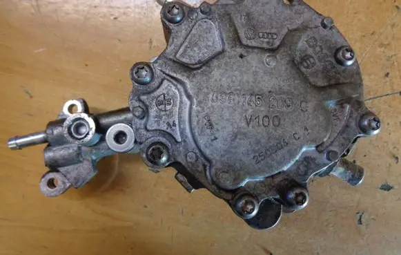 Audi A4 S4 B6 8E 8H Fuel injection high pressure pump 038145209
