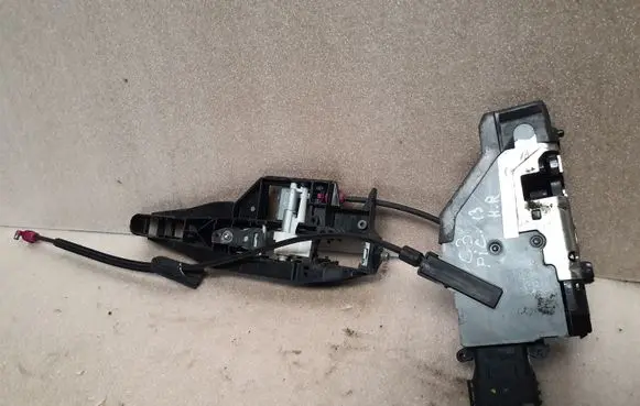 Citroen C3 Picasso Rear door lock