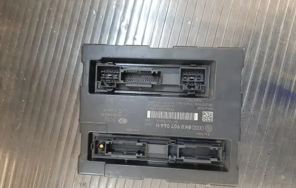 Audi A4 S4 B8 8K Comfort/convenience module 8K0907064N