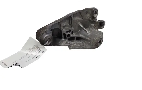 Nissan Juke I F15 Engine mounting bracket