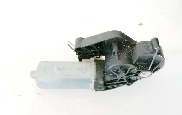 Mercedes-Benz C W203 Seat adjustment motor 0390203207 82064802-4