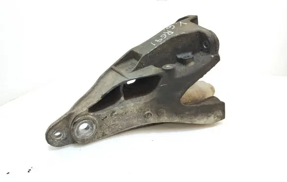 Volkswagen Transporter - Caravelle T5 Engine mounting bracket 7E0199370
