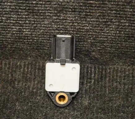 Toyota Verso-S Airbag deployment crash/impact sensor 8983105020