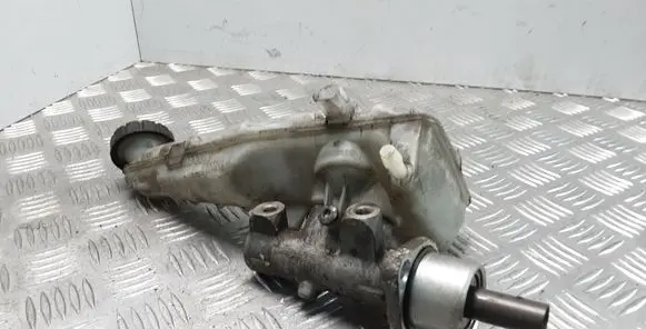 Renault Clio III Master brake cylinder 8200129957
