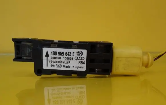 Audi A3 S3 8P Airbag deployment crash/impact sensor 4B0959643E