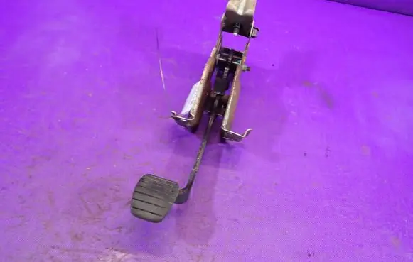 Dacia Sandero Brake pedal