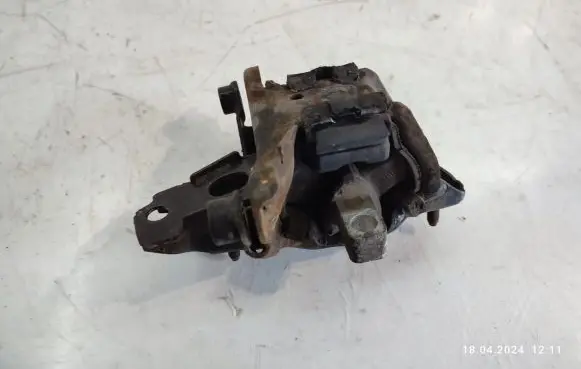 Skoda Fabia Mk1 (6Y) Engine mount bracket