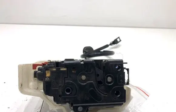 Volkswagen Golf Plus Rear door lock 7L0839015D