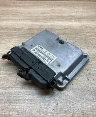 Opel Omega B2 Engine control unit/module ECU 0281010273 24417198 Used