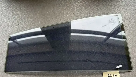 Nissan Patrol Y61 Rear vent window glass 82263VB000