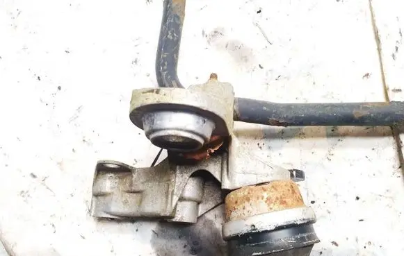 Audi A4 S4 B5 8D Engine mounting bracket 8d0199352