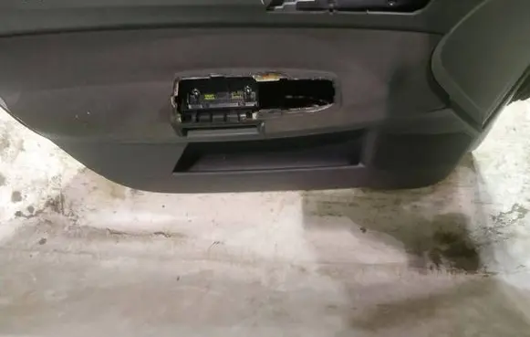 Volkswagen Polo IV 9N3 Front door card panel trim