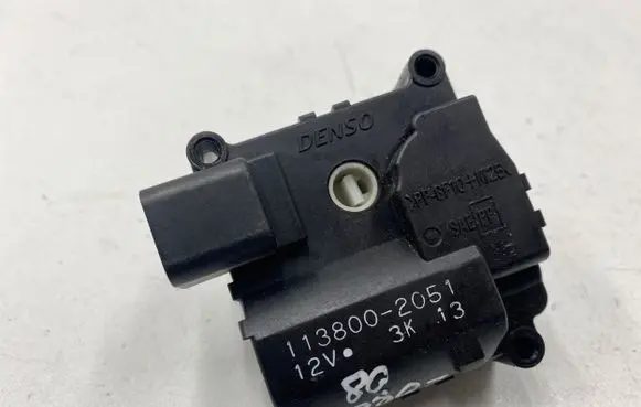Toyota Corolla Verso AR10 Air flap motor/actuator 1138002051 3K13