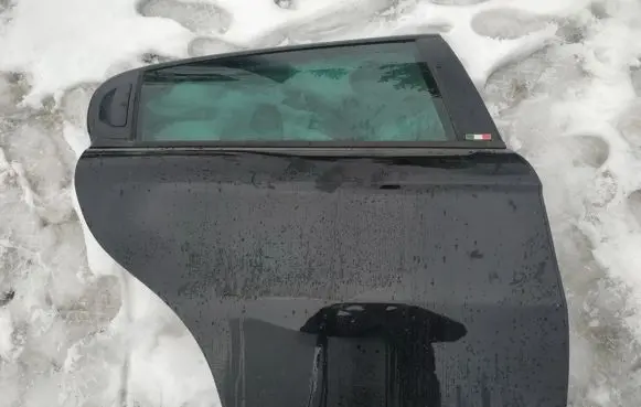 Alfa Romeo 147 Rear door JUODOS