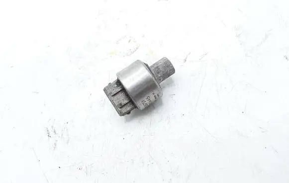 Opel Vectra B Air conditioning (A/C) pressure sensor 90506751 280446