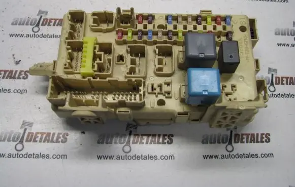 Toyota Avensis T250 Fuse module 82641CA020F