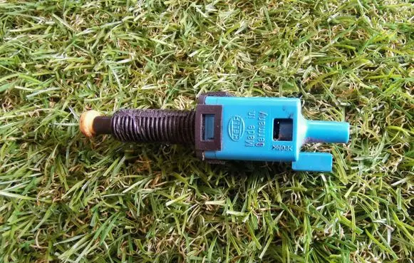 Volkswagen Polo III 6N 6N2 6NF Brake pedal sensor switch 1H0907343