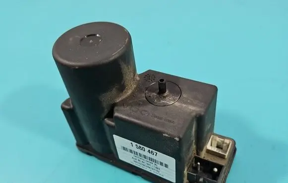 Audi 80 90 S2 B4 Central locking vacuum pump 4A0862257A IMPRK1580467