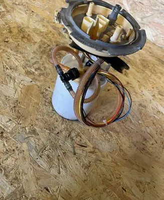 Seat Alhambra (Mk2) In-tank fuel pump 7N0919050H
