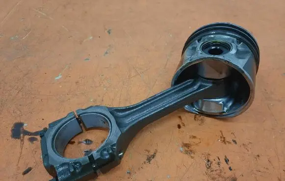 Volkswagen PASSAT B5.5 Piston 028H
