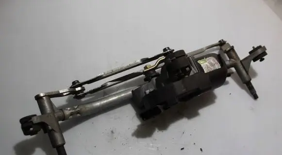 Peugeot 1007 Front wiper linkage and motor