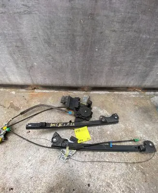 Volkswagen Golf III Front door window regulator with motor 
