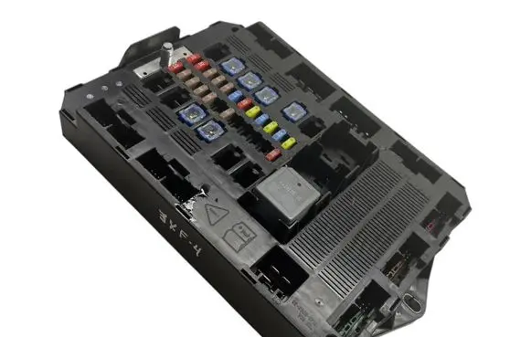 Jaguar XF X250 Fuse module 7370030730 8X2314B476AA WK0035