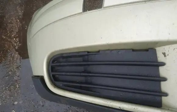 Volvo V50 Front bumper lower grill