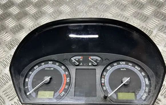 Skoda Fabia Mk1 (6Y) Speedometer (instrument cluster) 6Y0920883E