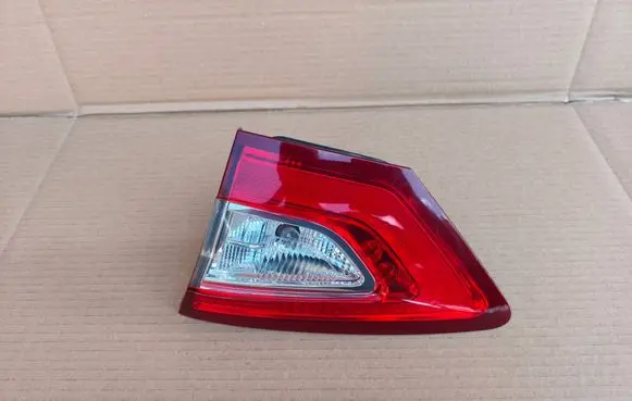 Tailgate rear/tail lights