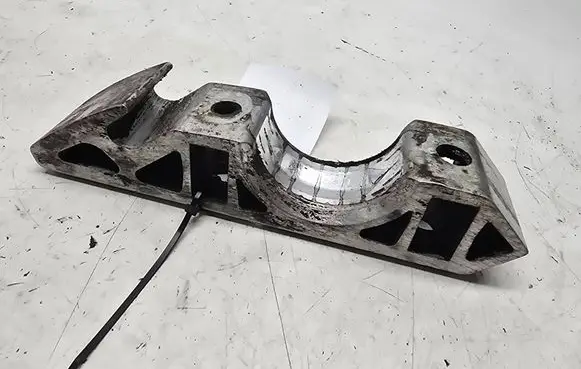 Audi Q7 4L Sway bar bush bracket, front 7L0411063B