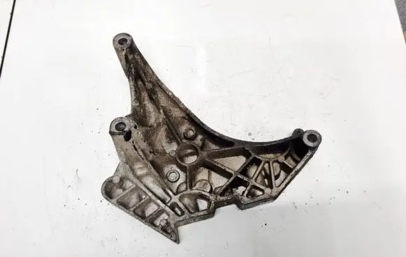 Skoda Octavia Mk2 (1Z) Engine mounting bracket 03L199207
