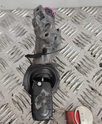 Volkswagen PASSAT B5 Ignition lock 4B0905851A