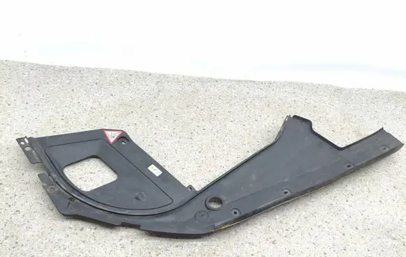 BMW 5 GT F07 Radiator trim 7042983 10808611