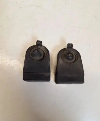 Radiator mount bracket