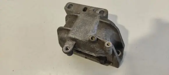 Volkswagen Golf Plus Engine mount bracket 1K0199262