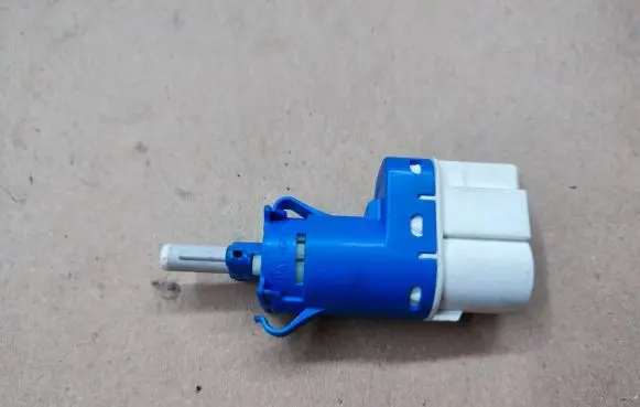 Volvo V70 Clutch pedal sensor 